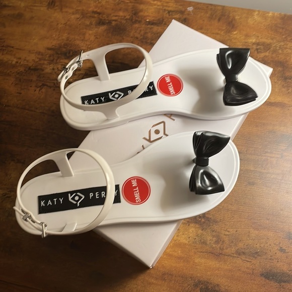 Katy Perry Collections Shoes - Katy Perry: Black/White Bow Sandals  Sise 7.